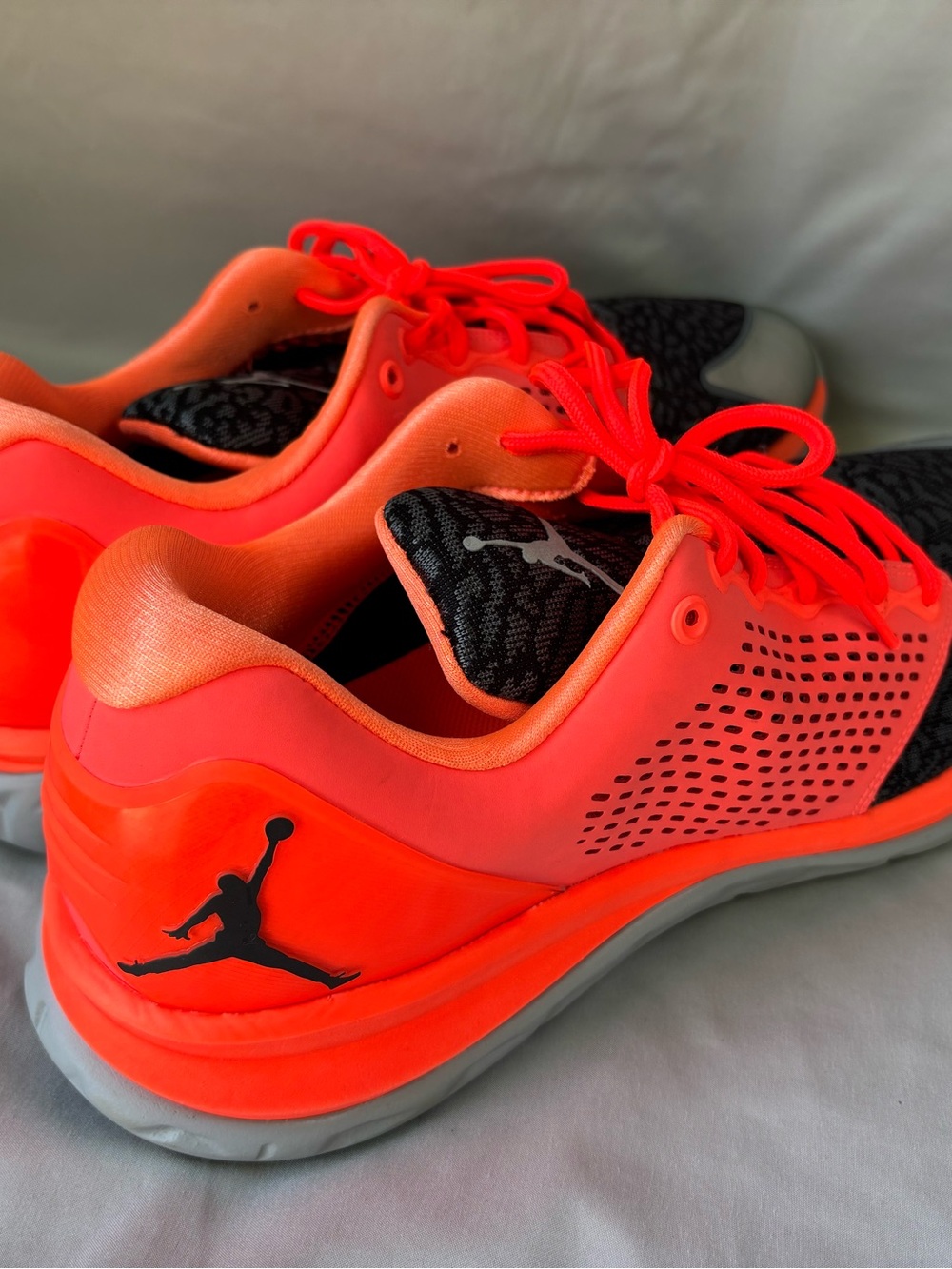Jordan Men’s Bright Neon Orange Athletic Shoes Size 15 - Picture 6 of 16